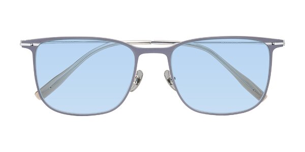 Front of Moua in Gray/Silver