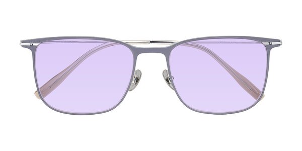 Front of Moua in Gray/Silver
