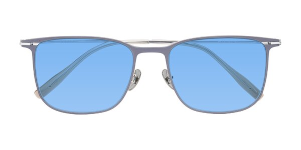 Front of Moua in Gray/Silver