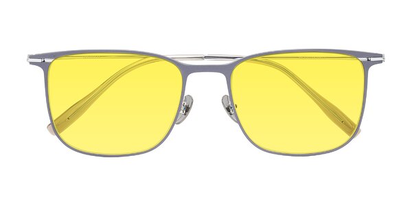 Front of Moua in Gray/Silver