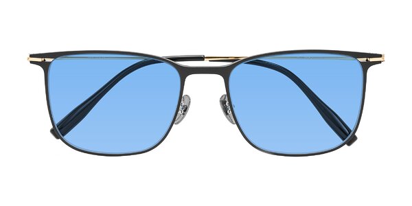 Front of Moua in Black/Gold