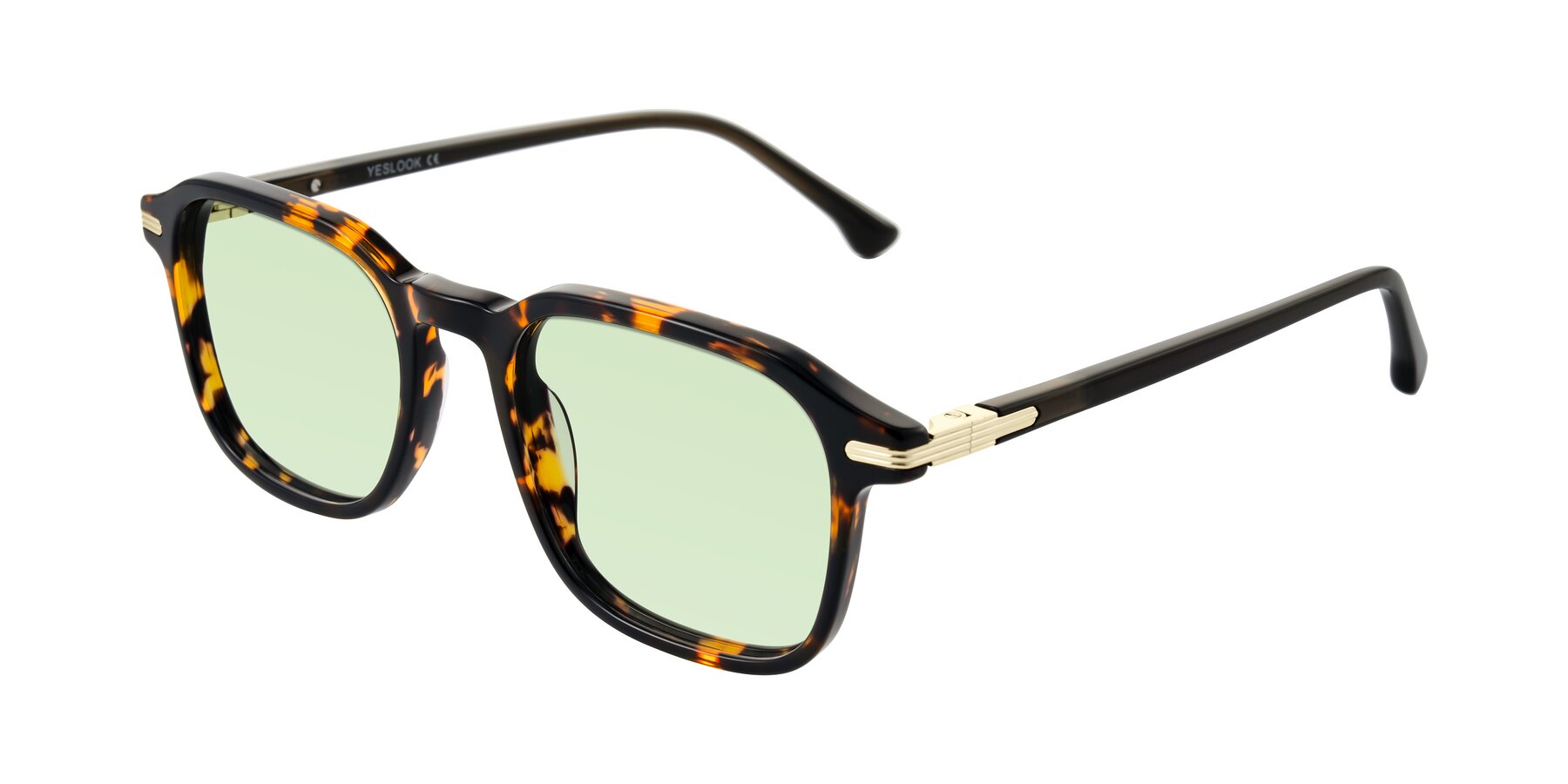 Angle of Tlaho in Tortoise with Light Green Tinted Lenses