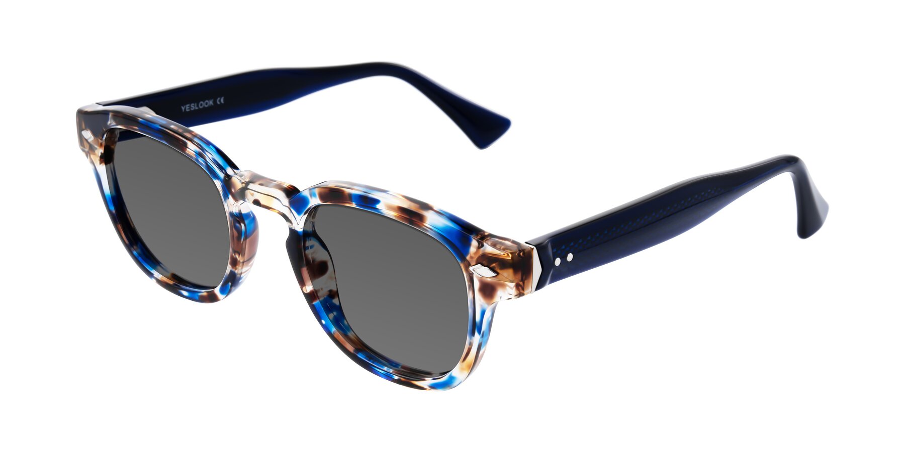 Angle of Sunny in Jellyfish Tortoise with Medium Gray Tinted Lenses