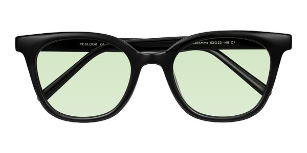Front of Jeromme in Black