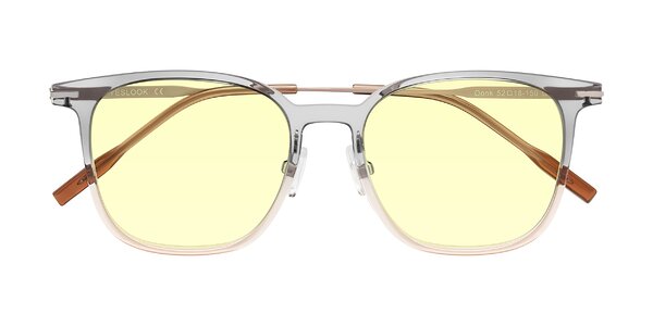 Front of Oonk in Gradient Light Gray/Brown
