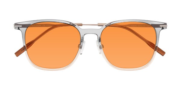 Front of Oonk in Gradient Light Gray/Brown