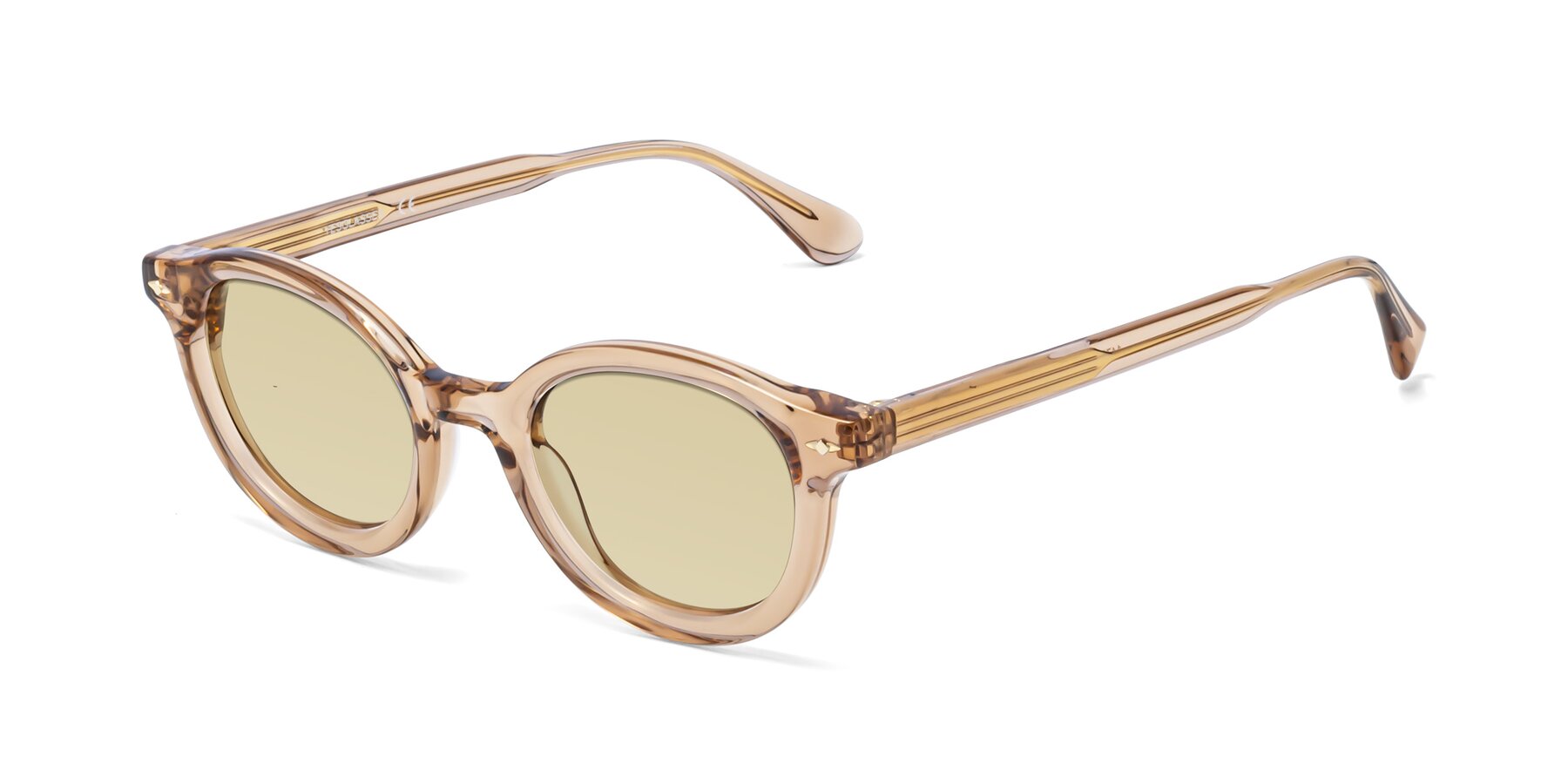 Angle of 1472 in Caramel with Light Champagne Tinted Lenses