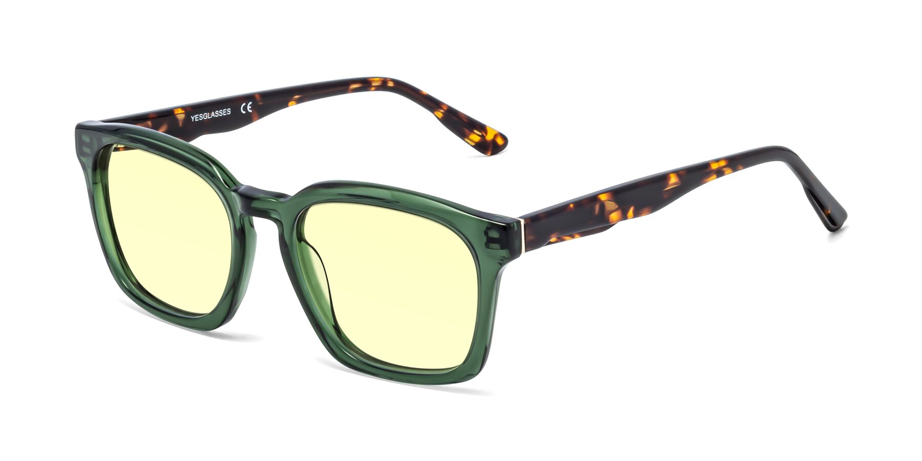 Angle of 1474 in Emerald with Light Yellow Tinted Lenses