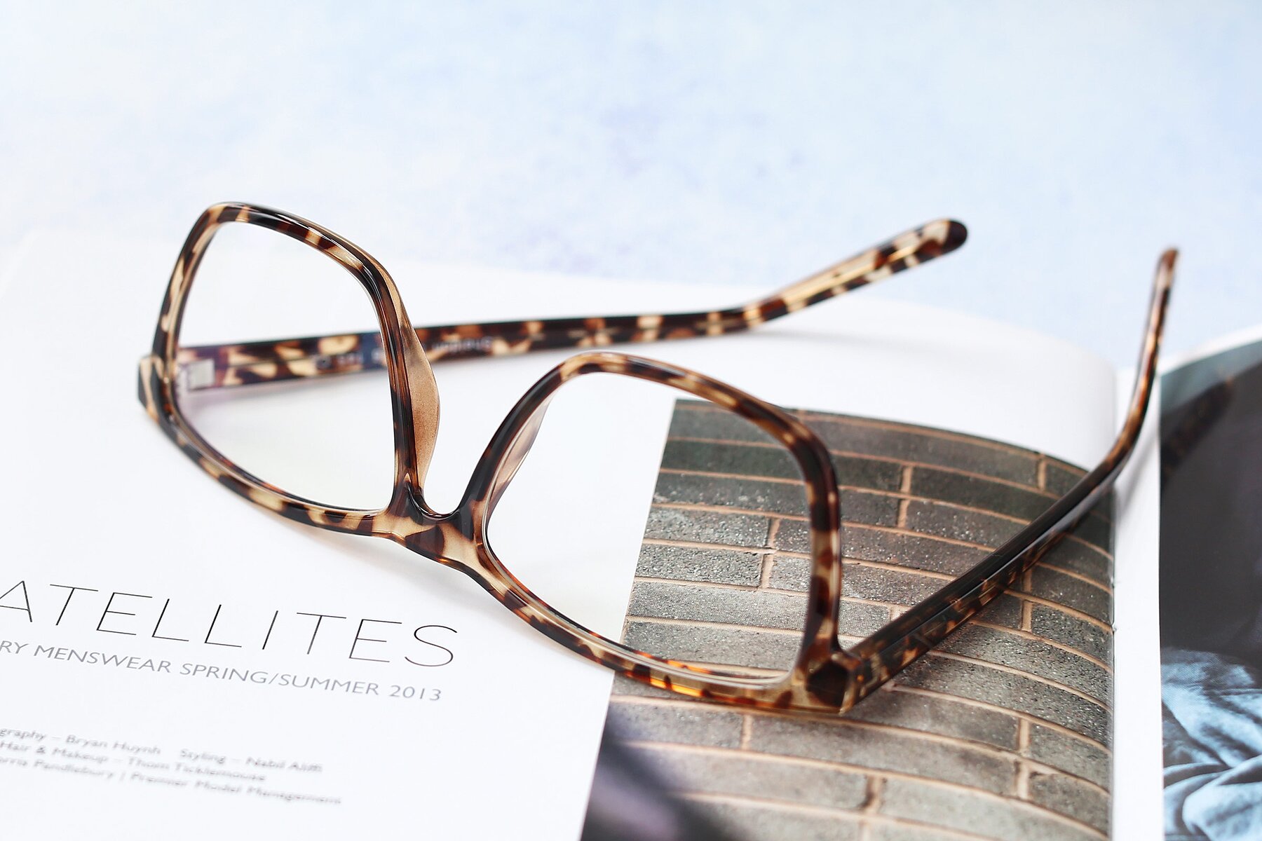 Lifestyle photography #2 of Sheldon in Tortoise with Clear Reading Eyeglass Lenses