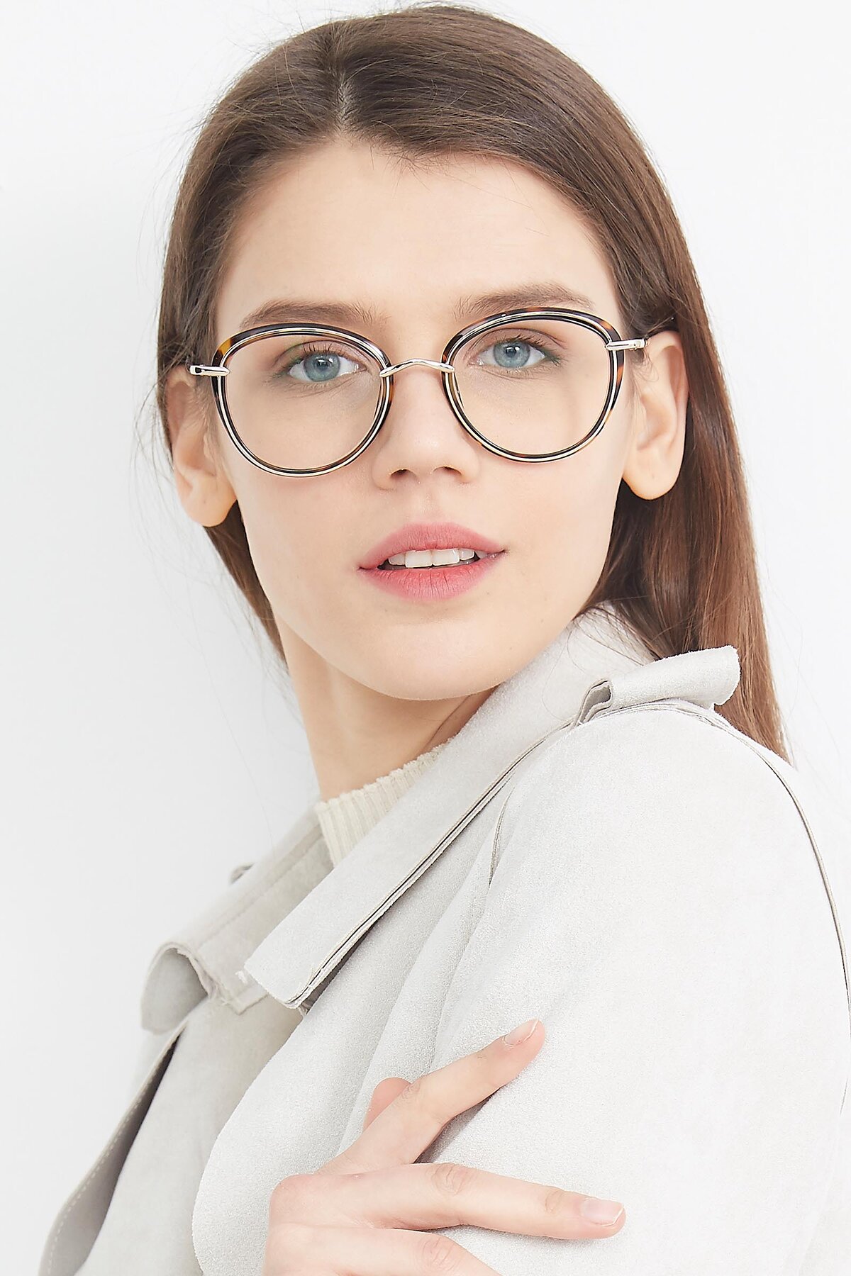 Women's lifestyle photography (portrait-1) of Cosmopolitan in Tortoise-Silver with Clear Eyeglass Lenses