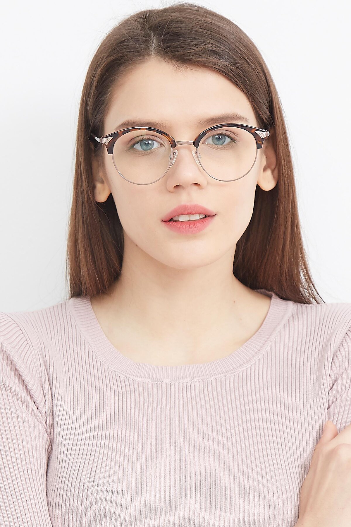 Women's lifestyle photography (portrait-1) of Hermione in Tortoise-Brown with Clear Reading Eyeglass Lenses