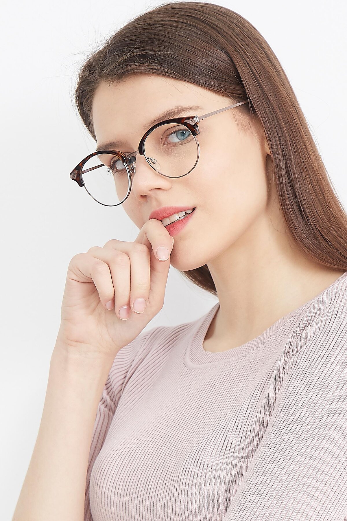 Women's lifestyle photography (portrait-2) of Hermione in Tortoise-Brown with Clear Eyeglass Lenses