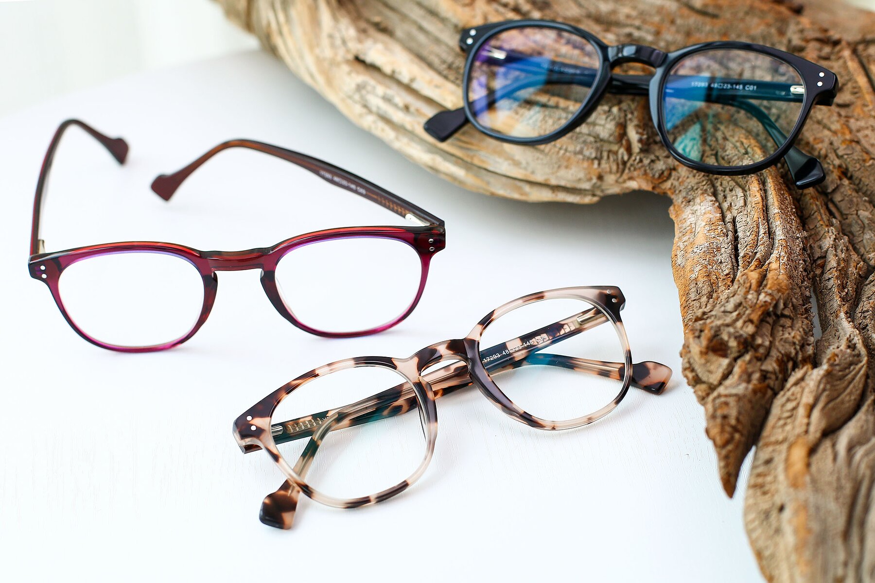 Lifestyle photography #4 of 17293 in Tortoise with Clear Blue Light Blocking Lenses