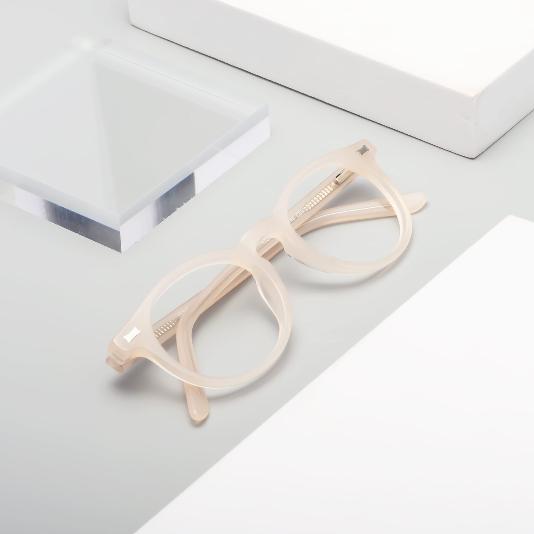 Lifestyle photography #1 of 17330 in Beige with Clear Reading Eyeglass Lenses