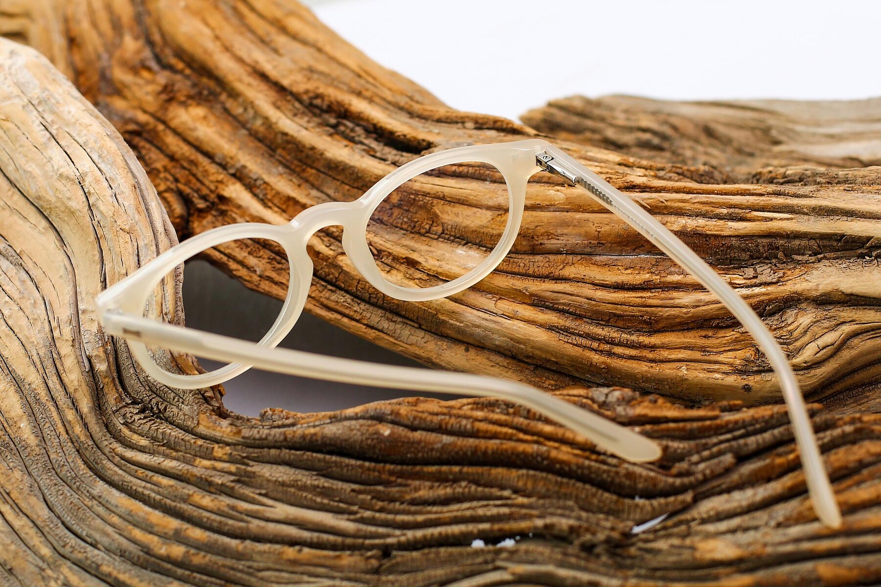 Lifestyle photography #3 of 17330 in Beige with Clear Reading Eyeglass Lenses