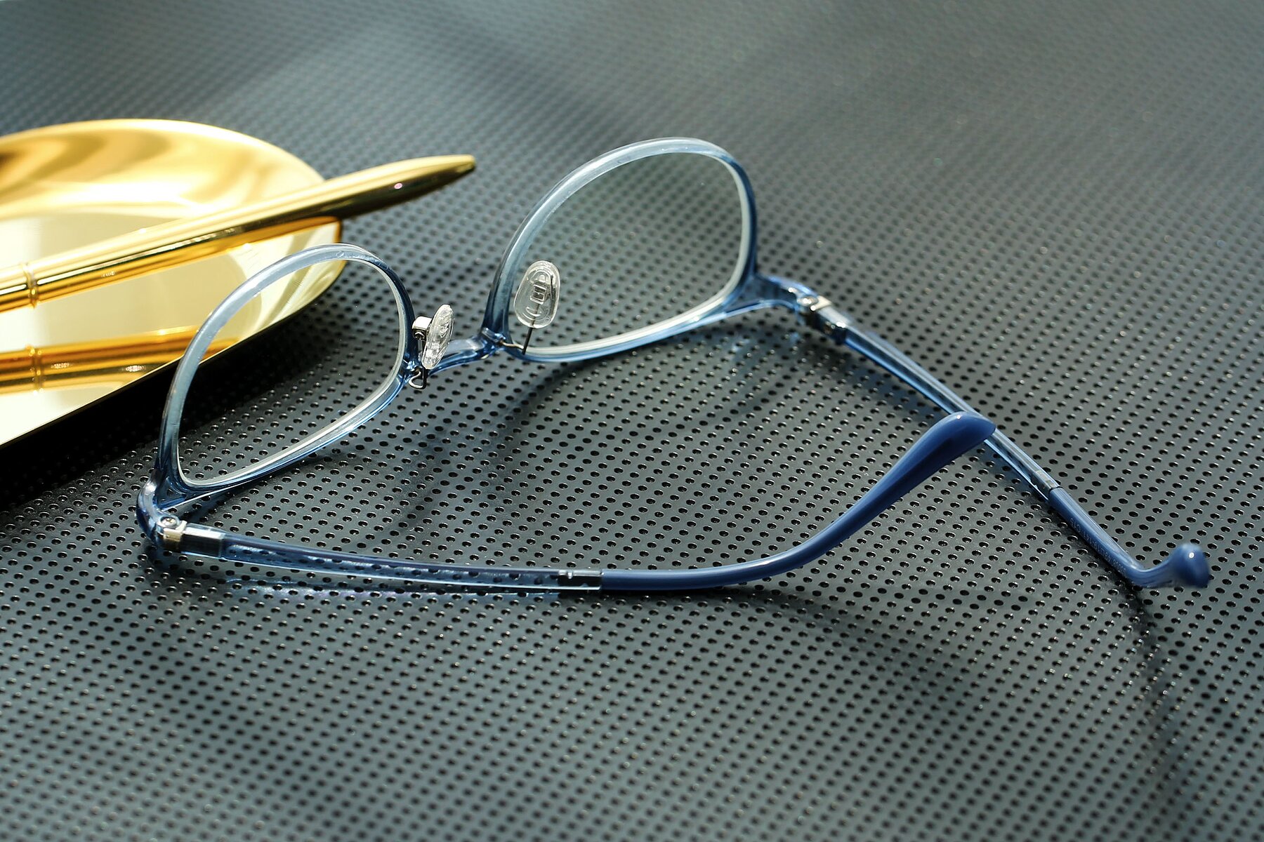 Lifestyle photography #3 of S3008 in Transparent Blue with Clear Eyeglass Lenses