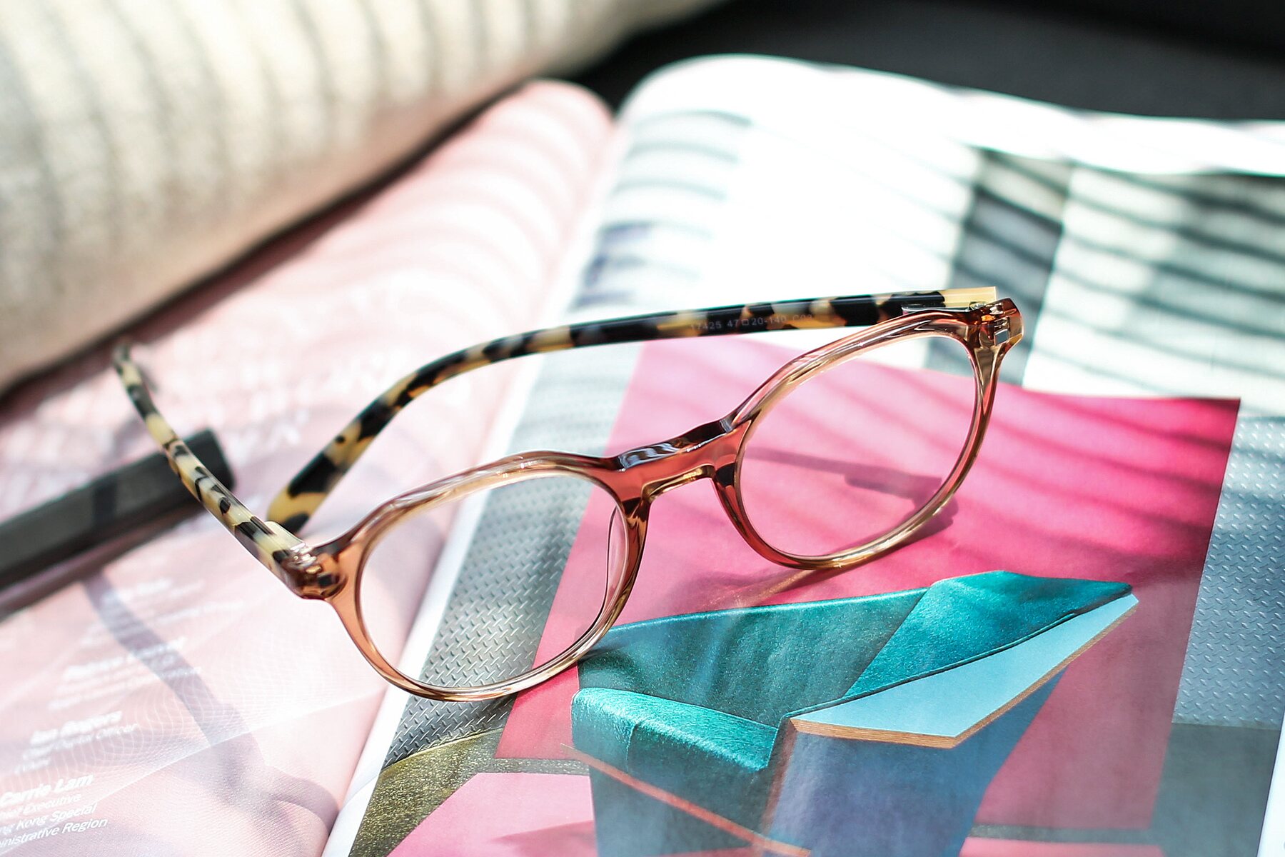 Lifestyle photography #2 of 17425 in Transparent Caramel with Clear Reading Eyeglass Lenses