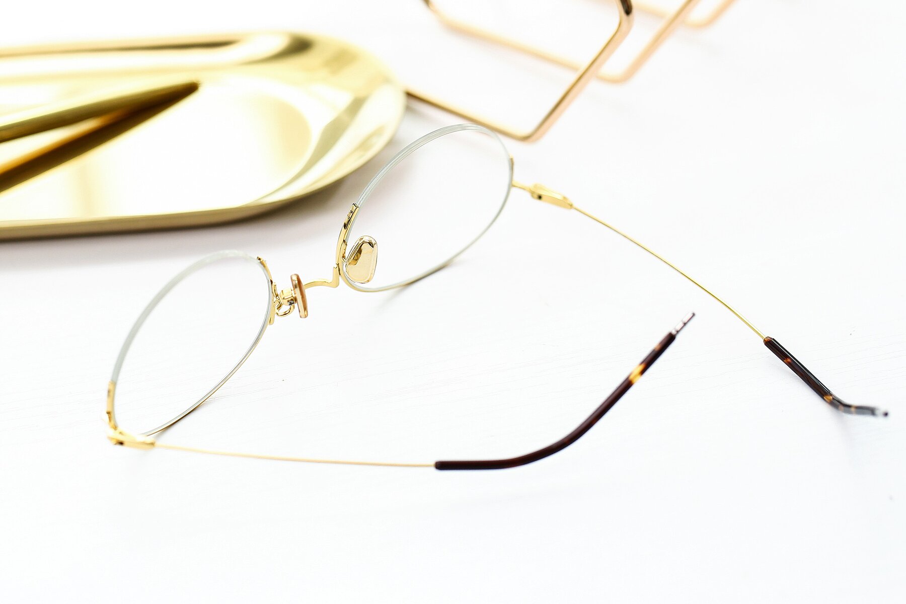 Lifestyle photography #2 of 80039 in Black-Gold with Clear Eyeglass Lenses