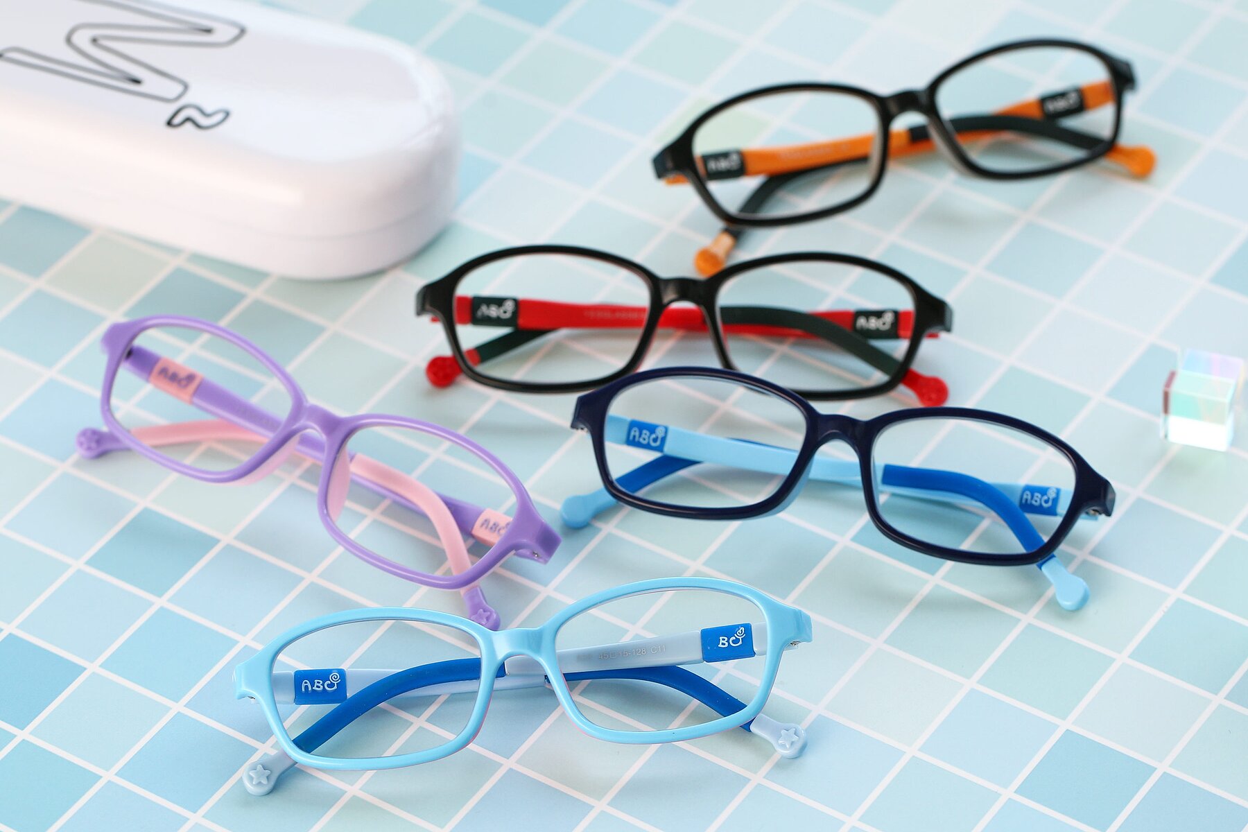 Lifestyle photography #4 of 533 in Sky Blue-Navy with Clear Eyeglass Lenses