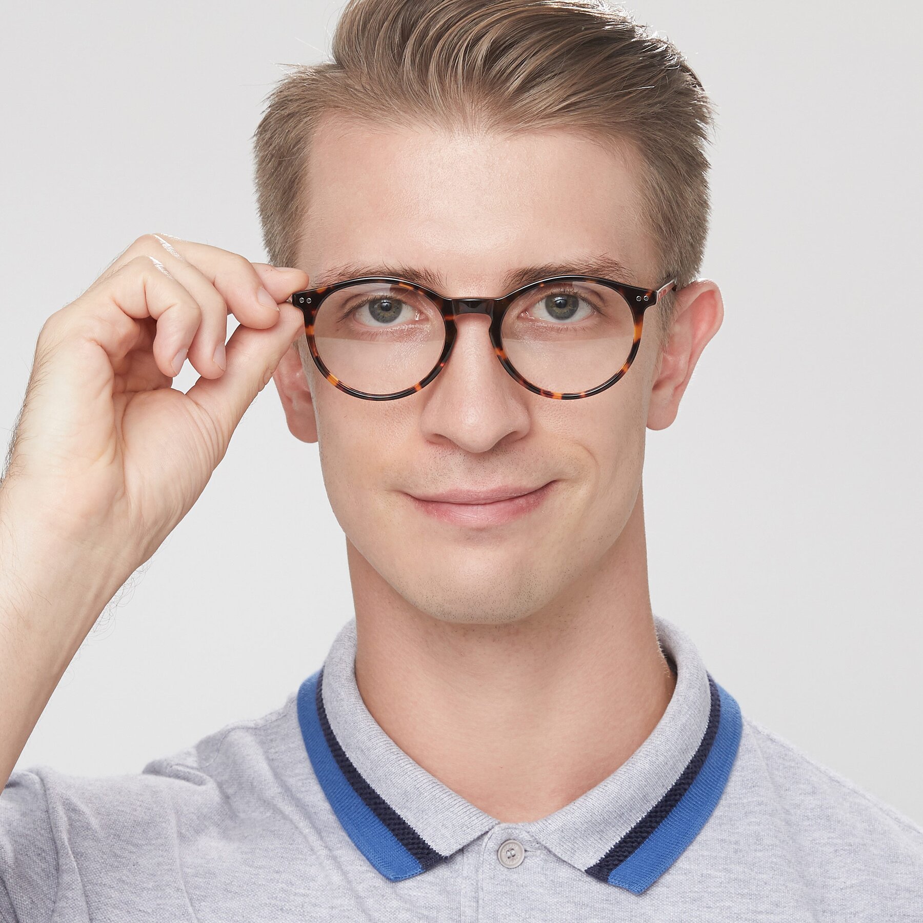 Men's lifestyle photography of Echo in Tortoise with Clear Eyeglass Lenses