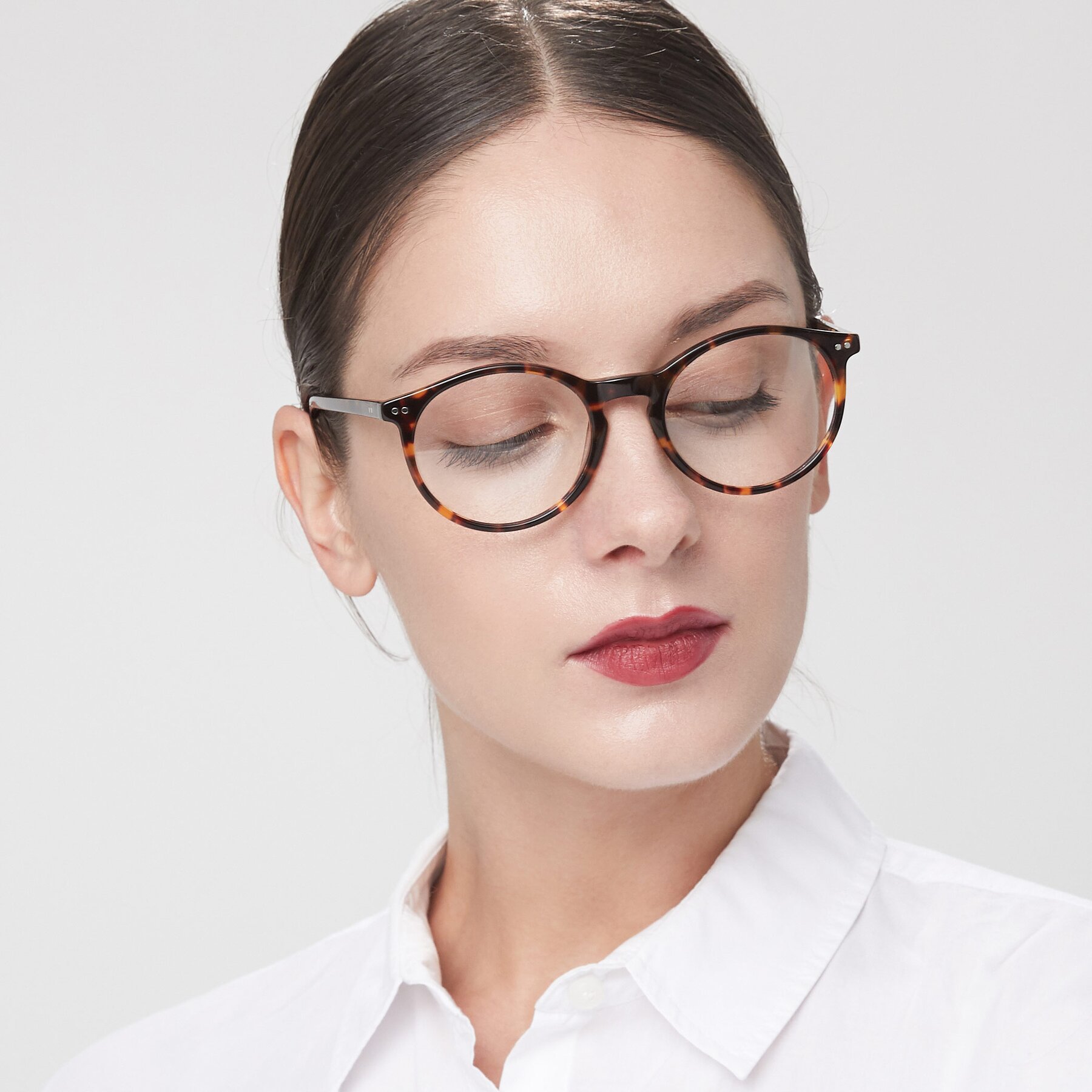 Women's lifestyle photography of Echo in Tortoise with Clear Eyeglass Lenses