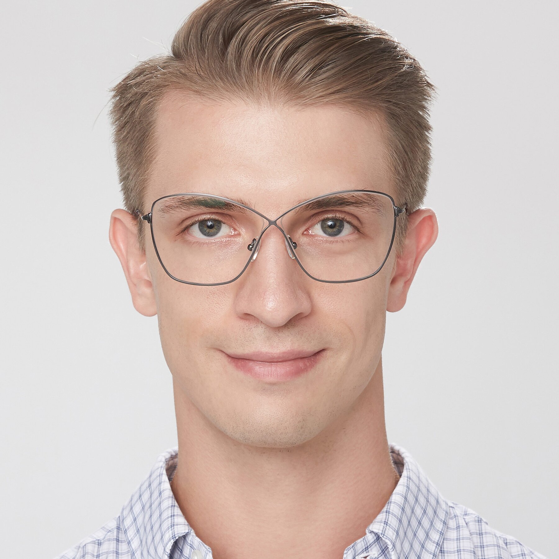 Men's lifestyle photography of 9412 in Gunmetal with Clear Eyeglass Lenses