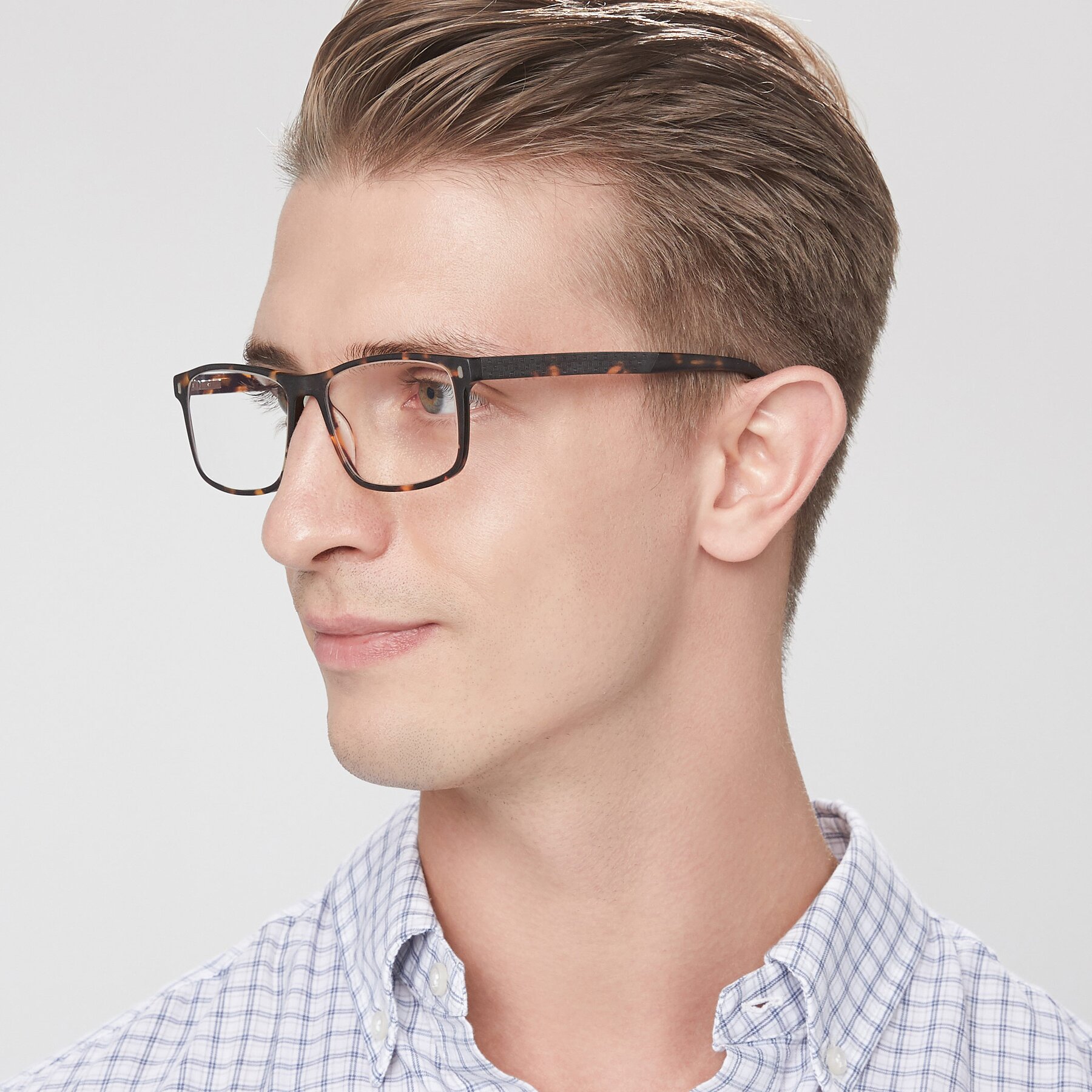 Men's lifestyle photography of 17474 in Tortoise with Clear Eyeglass Lenses