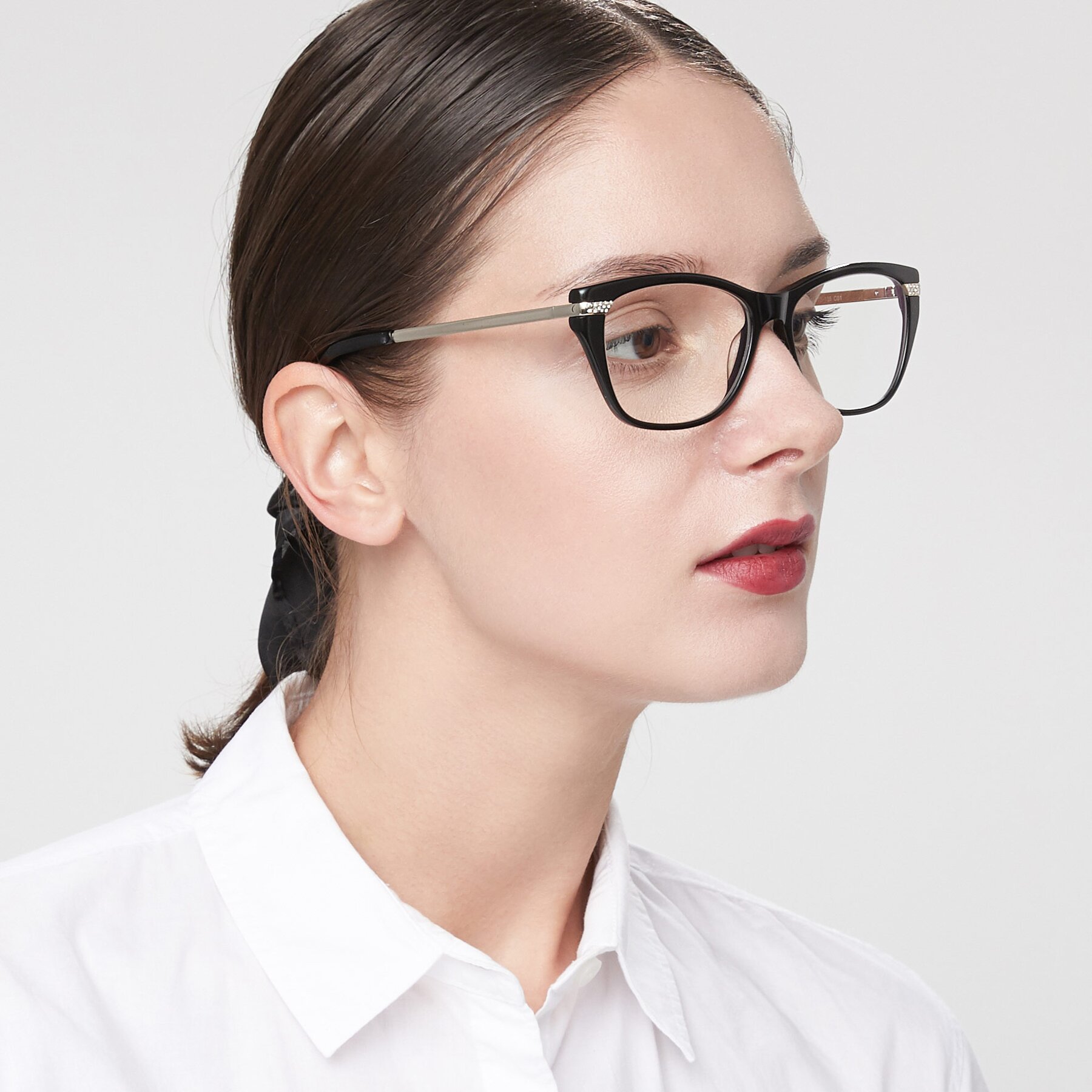 Women's lifestyle photography of 17515 in Black with Clear Eyeglass Lenses