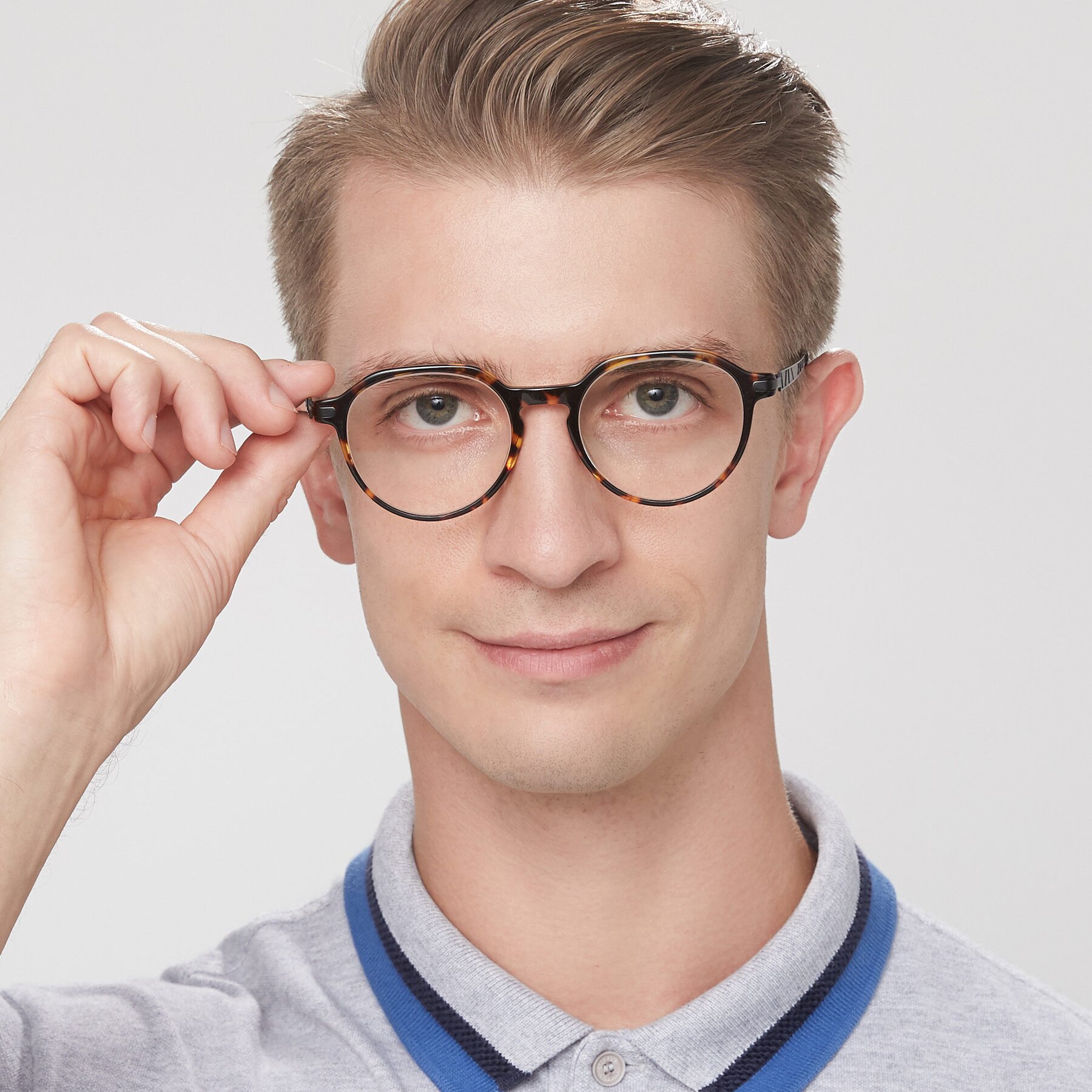 Men's lifestyle photography of 17643 in Tortoise with Clear Eyeglass Lenses