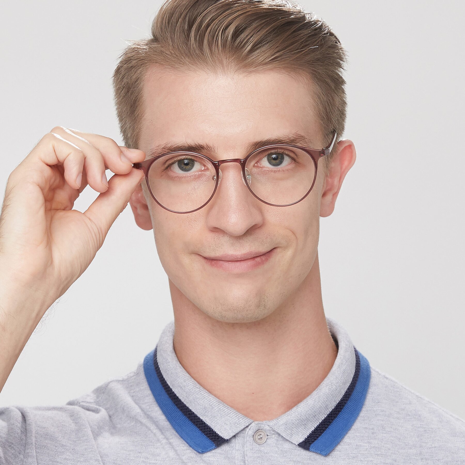 Men's lifestyle photography of S7027 in Transparent Brown with Clear Reading Eyeglass Lenses