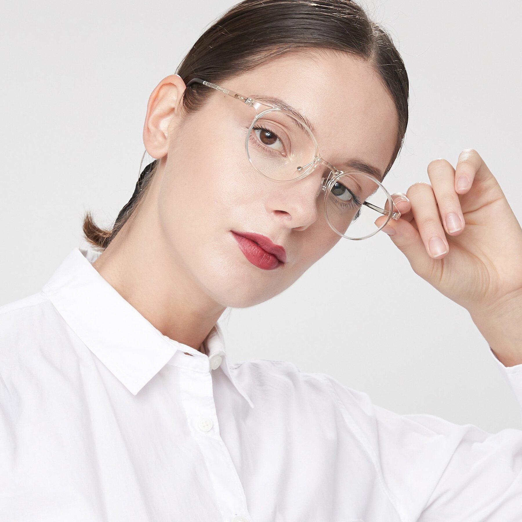 Women's lifestyle photography of S7039 in Clear with Clear Eyeglass Lenses