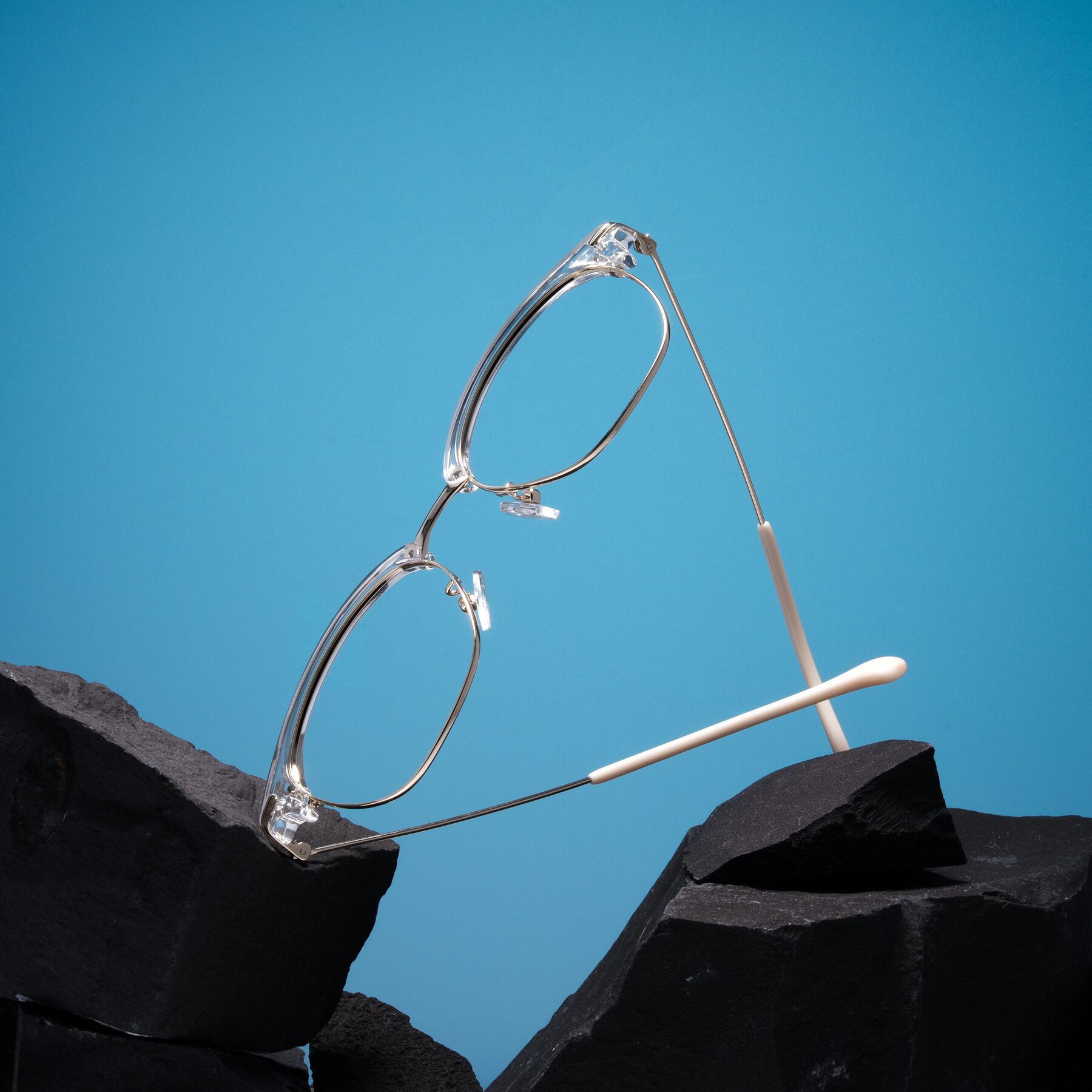 Lifestyle photography #1 of Obrien in Clear/Gold with Clear Eyeglass Lenses