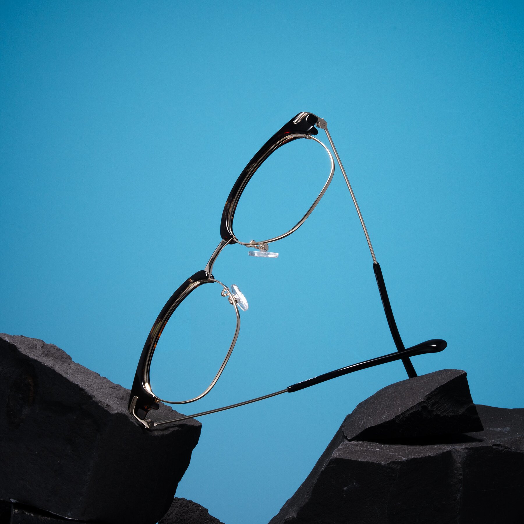 Lifestyle photography #1 of Obrien in Tortoise with Clear Blue Light Blocking Lenses