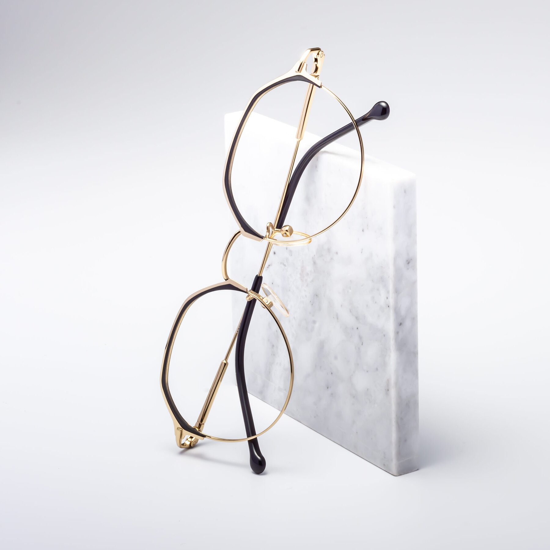 Lifestyle photography #1 of 18014 in Black-Gold with Clear Reading Eyeglass Lenses