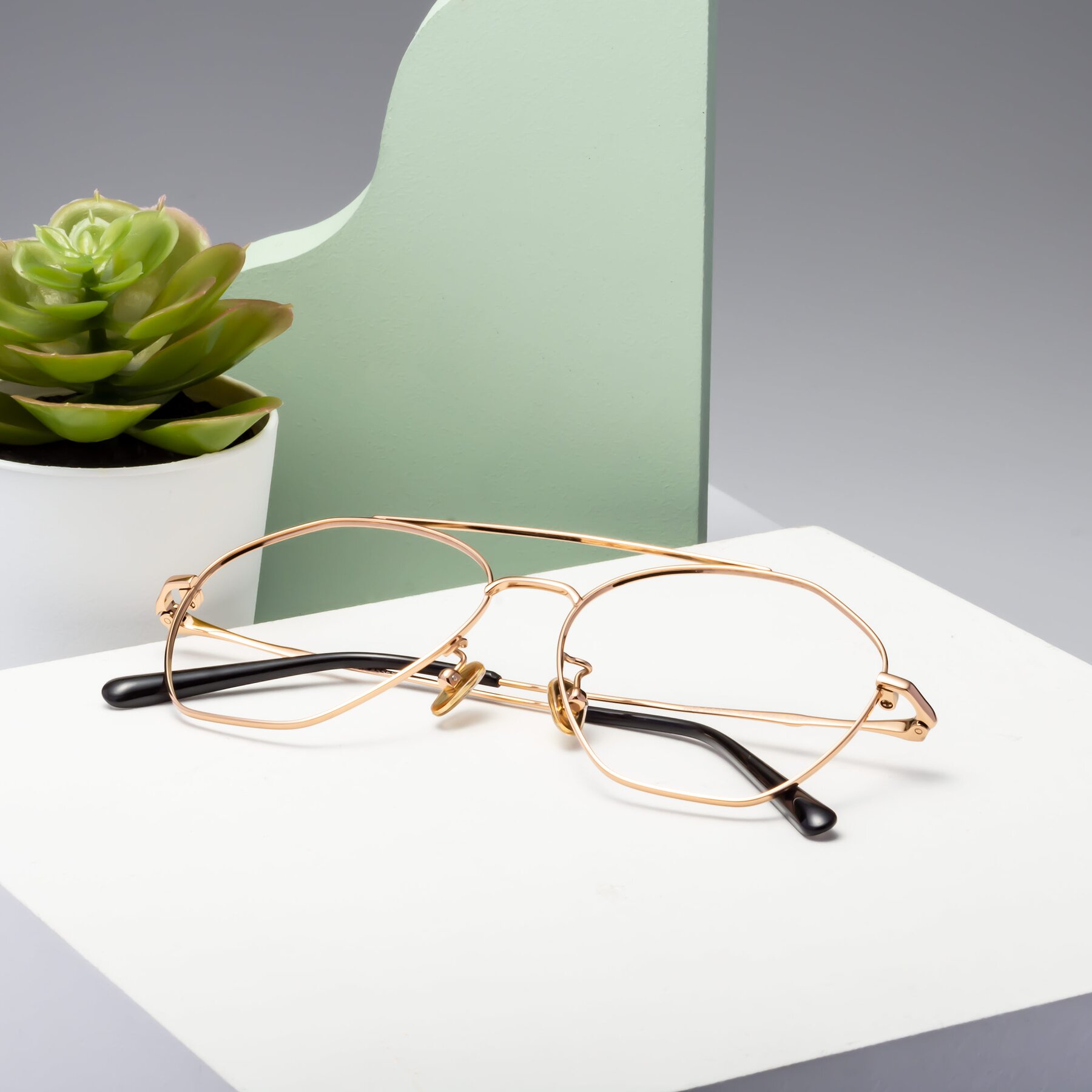 Lifestyle photography #1 of Linton in Rose Gold with Clear Eyeglass Lenses