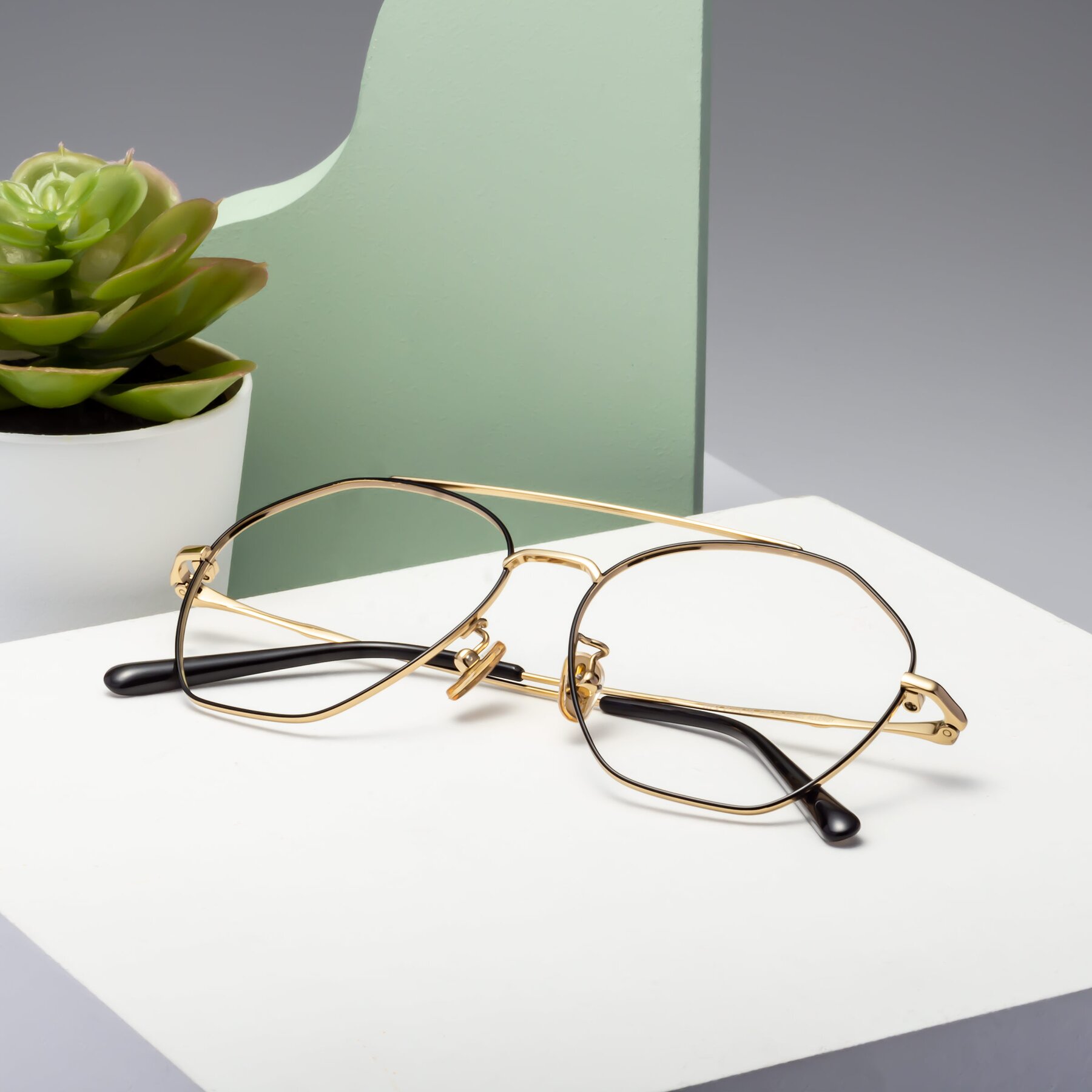 Lifestyle photography #1 of Linton in Black-Gold with Clear Reading Eyeglass Lenses