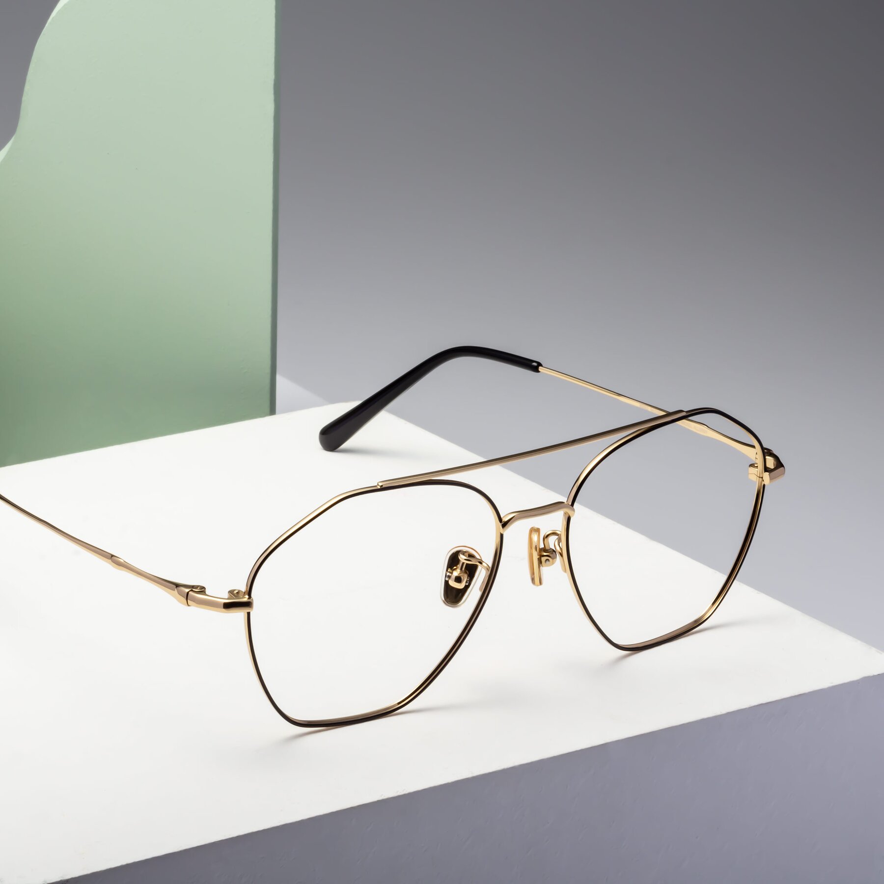 Lifestyle photography #2 of Linton in Black-Gold with Clear Reading Eyeglass Lenses