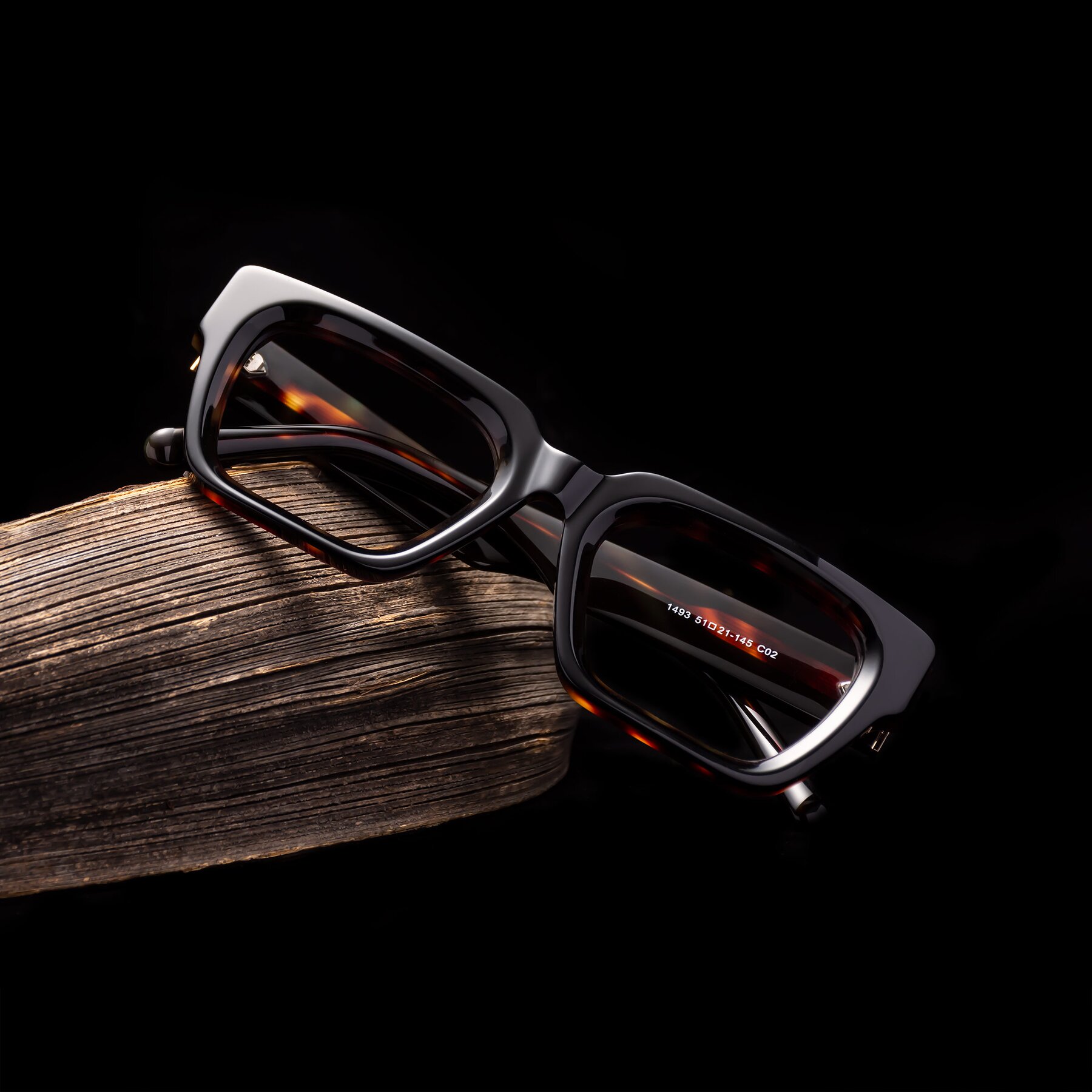 Lifestyle photography #1 of Hardy in Tortoise with Clear Eyeglass Lenses