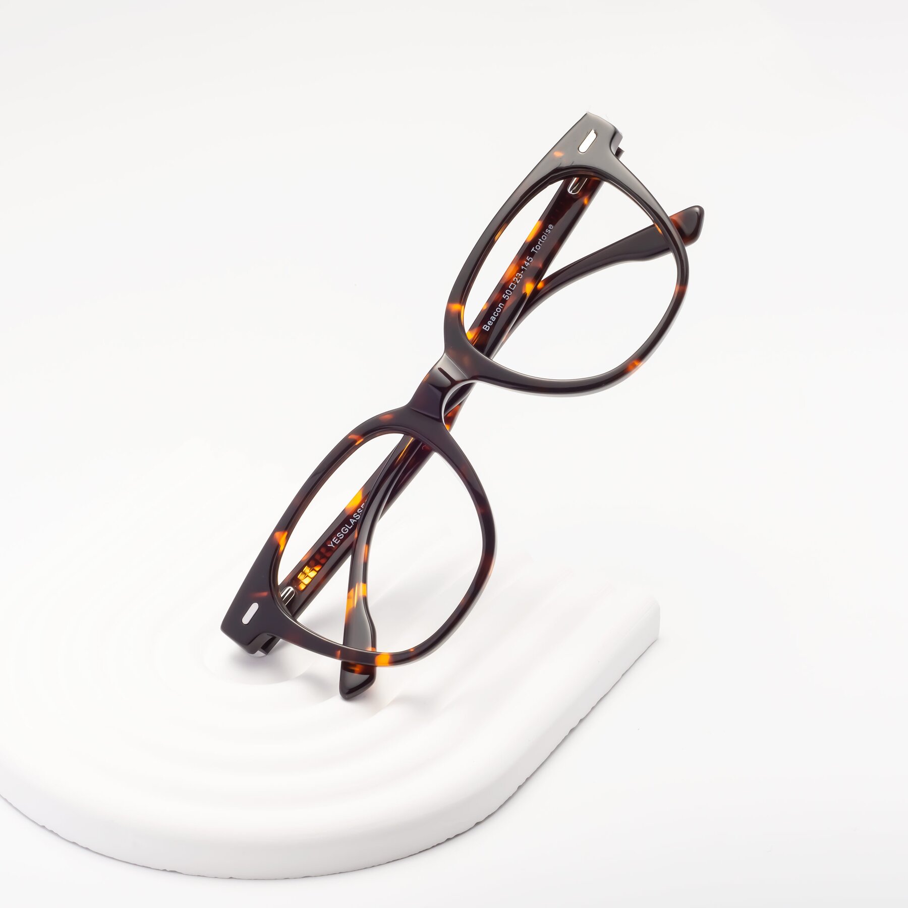 Lifestyle photography #1 of Beacon in Tortoise with Clear Eyeglass Lenses