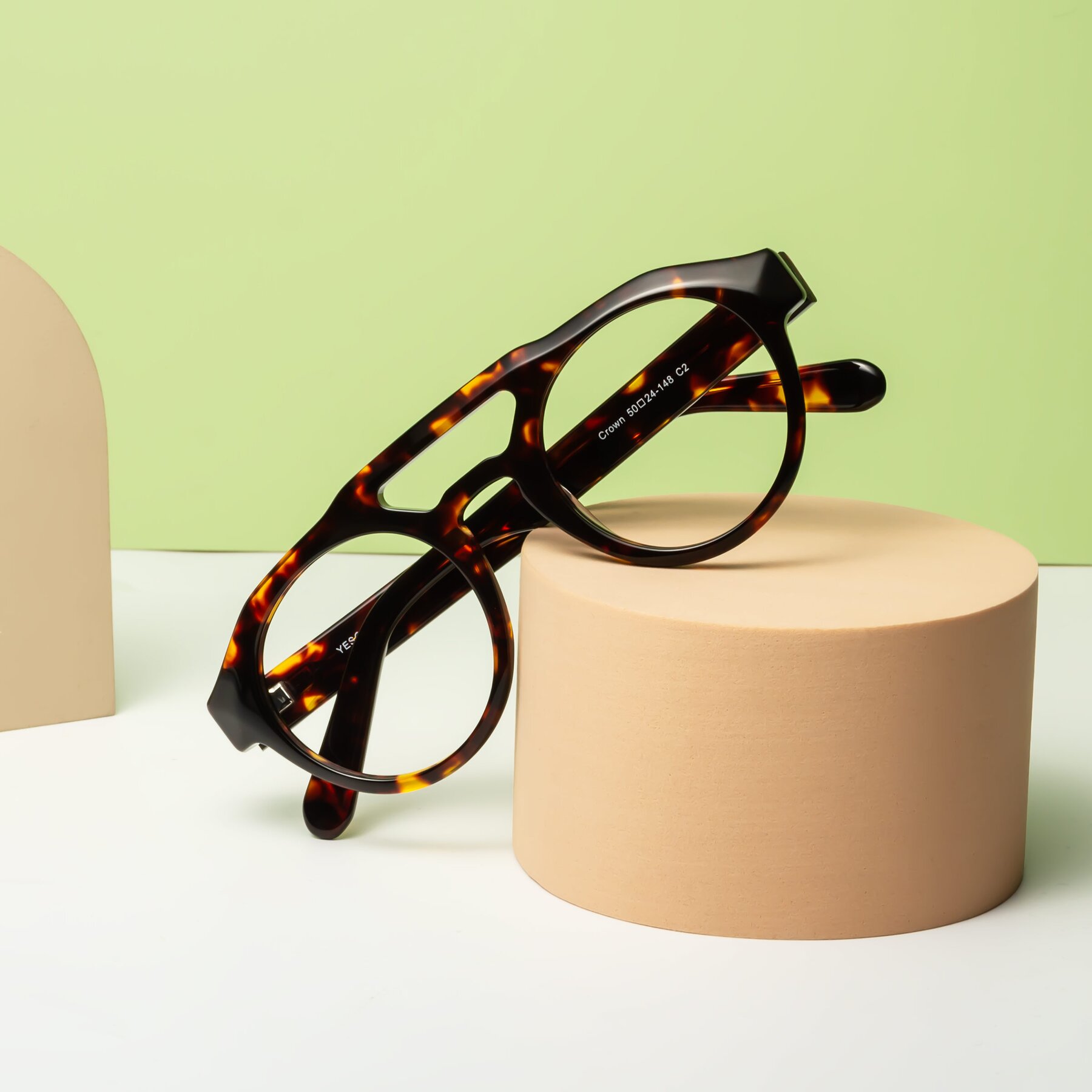 Lifestyle photography #1 of Crown in Tortoise with Clear Reading Eyeglass Lenses