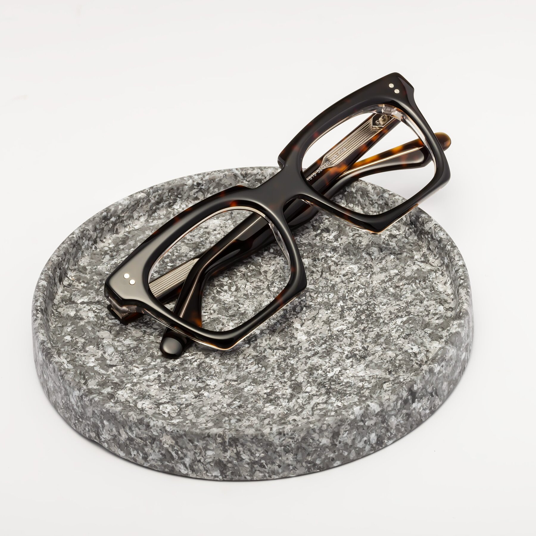 Lifestyle photography #1 of Donnie in Tortoise-Clear with Clear Eyeglass Lenses