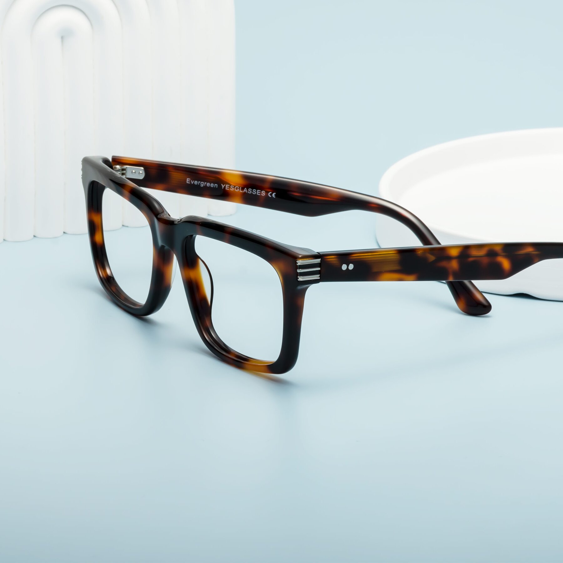 Lifestyle photography #1 of Evergreen in Tortoise with Clear Eyeglass Lenses