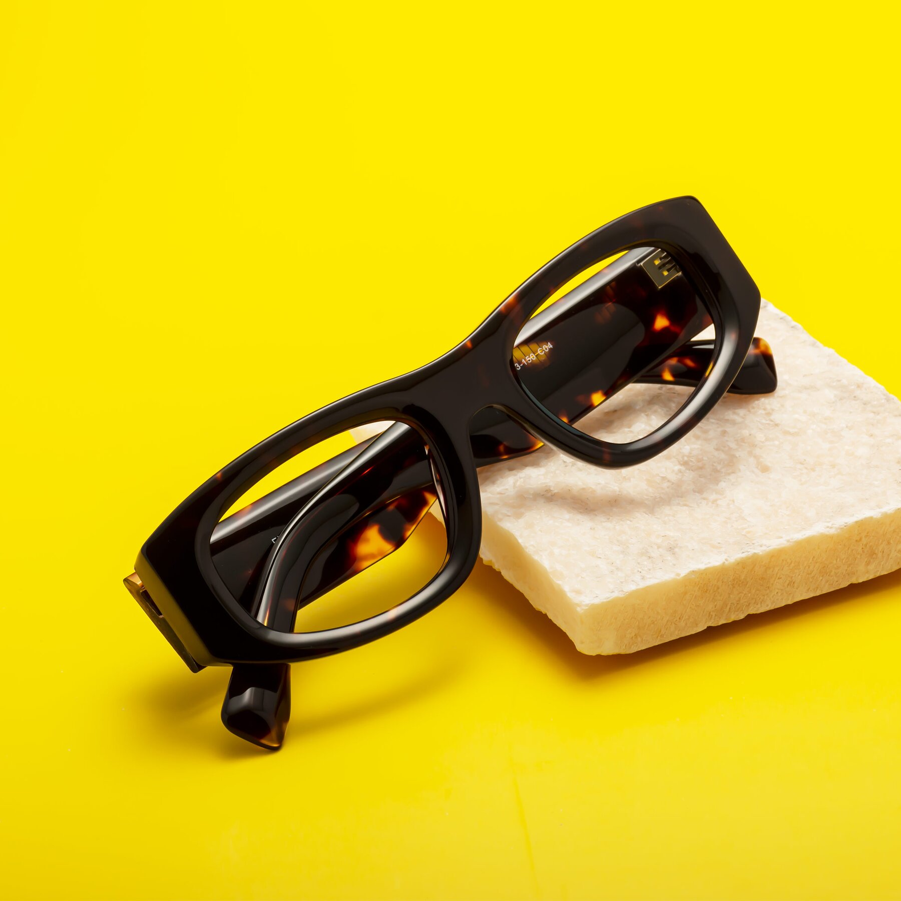 Lifestyle photography #1 of Elm in Tortoise with Clear Eyeglass Lenses