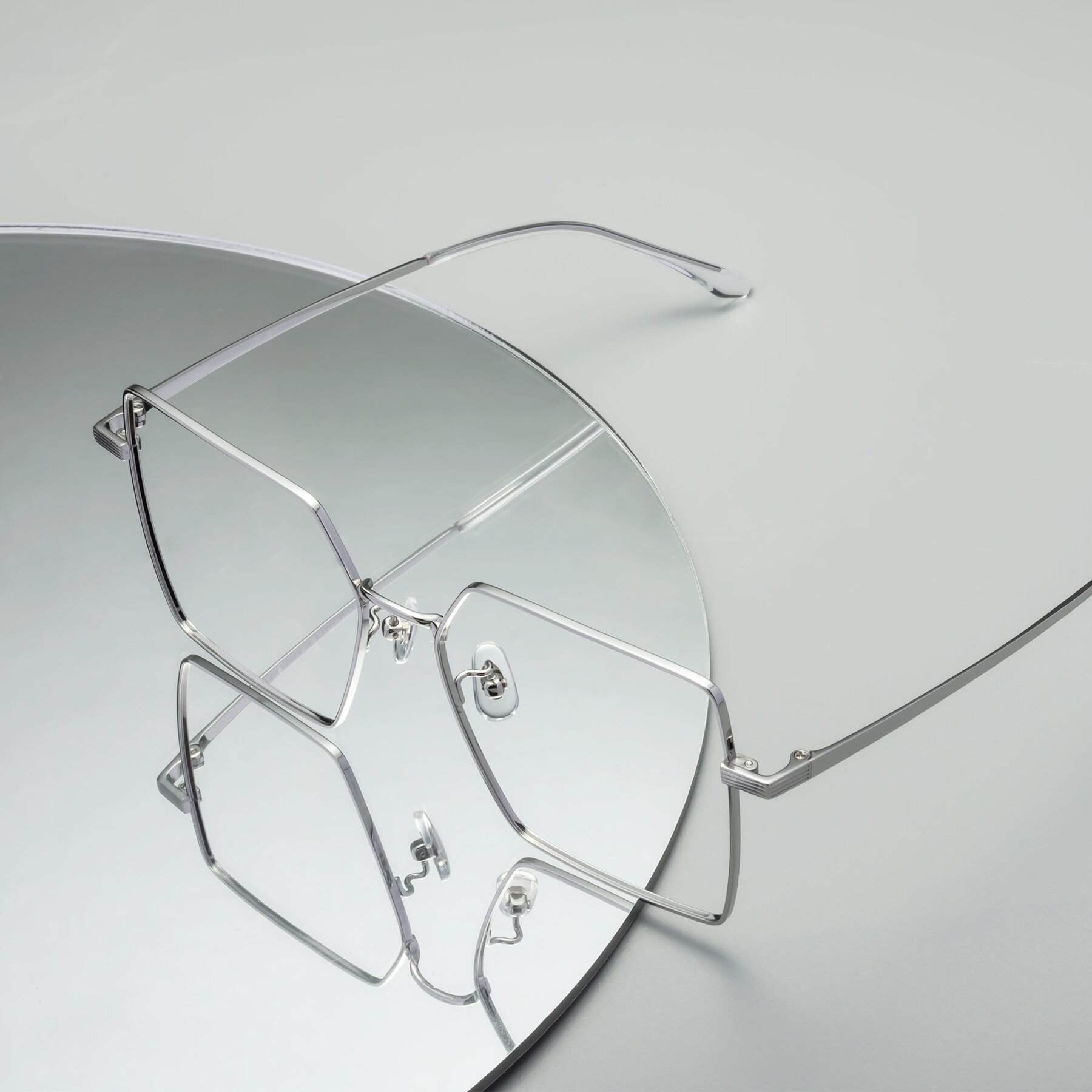 Lifestyle photography #1 of La Villa in Silver with Clear Reading Eyeglass Lenses