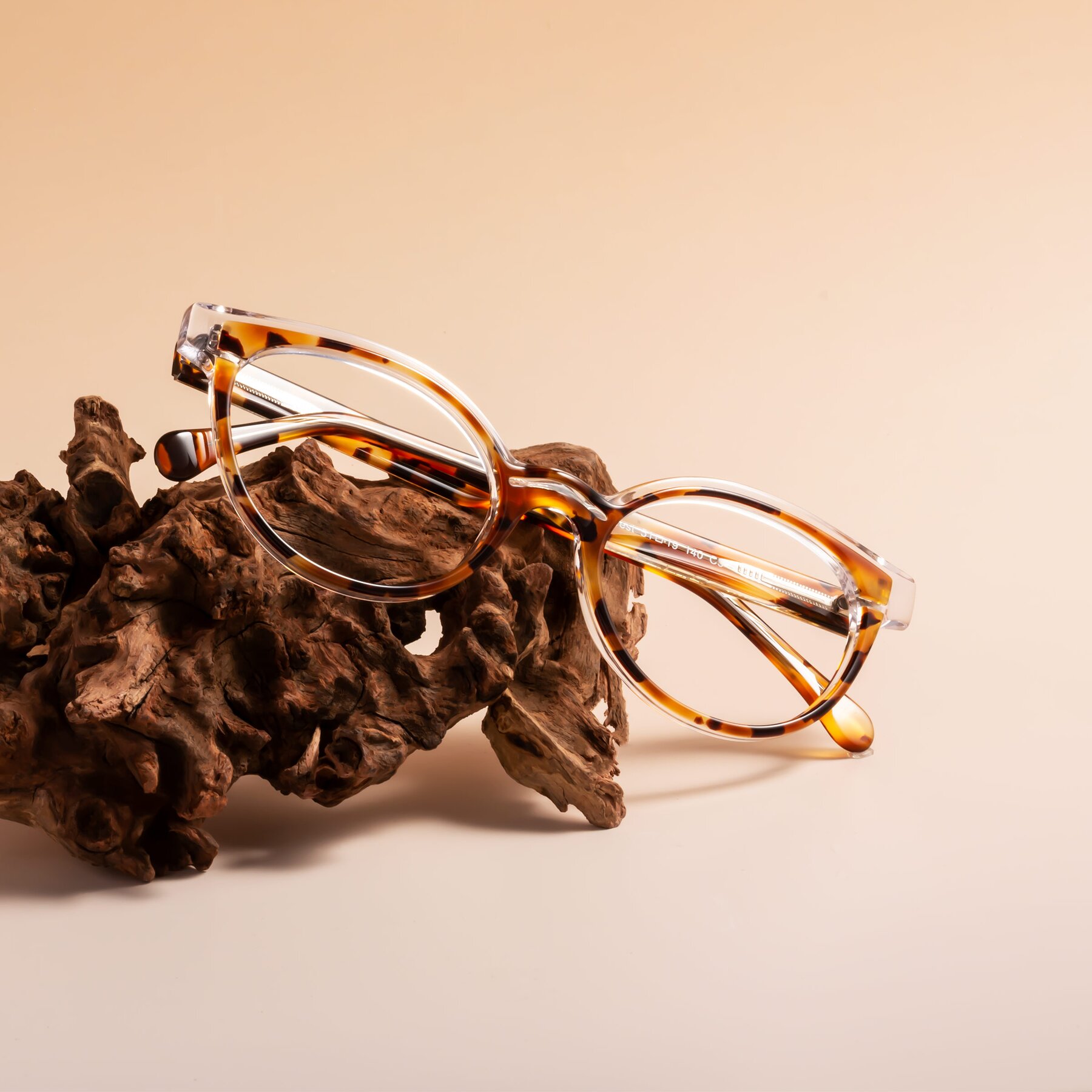 Lifestyle photography #1 of Forest in Ginger Tortoise with Clear Reading Eyeglass Lenses