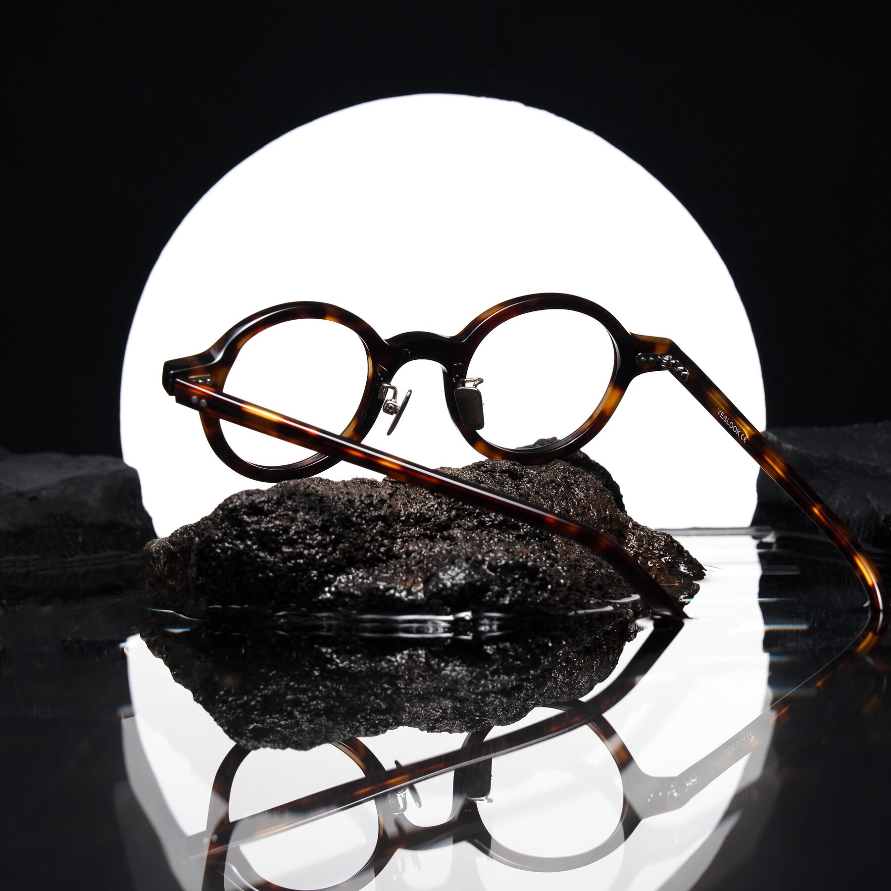 Lifestyle photography #1 of Rollin in Tortoise with Clear Eyeglass Lenses