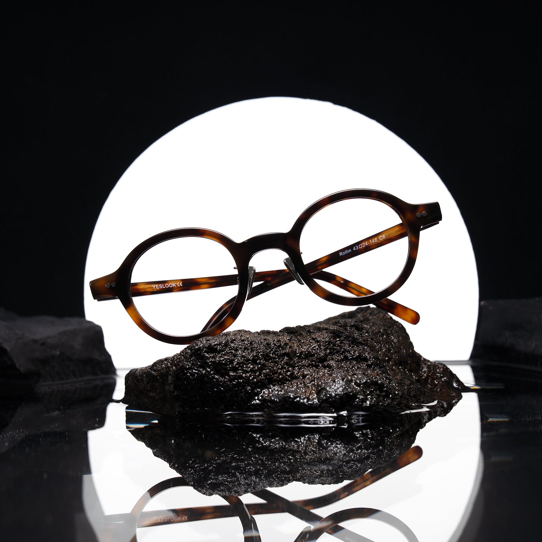 Lifestyle photography #2 of Rollin in Tortoise with Clear Eyeglass Lenses