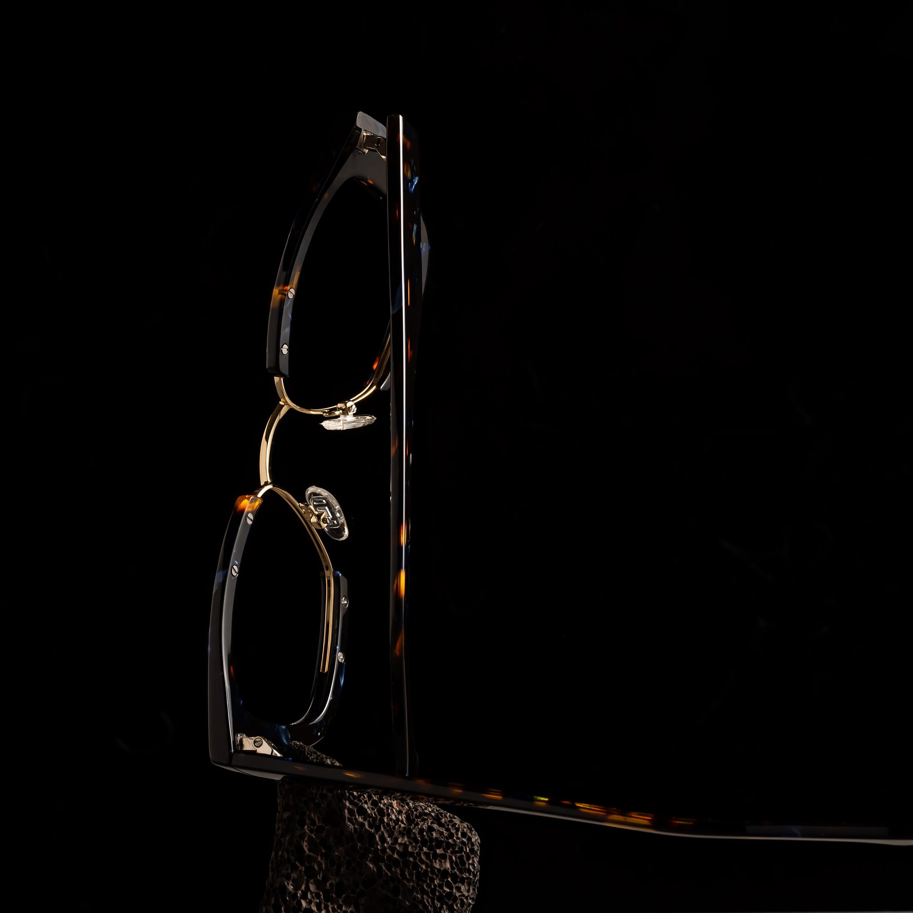 Lifestyle photography #2 of Yews in Blueberry Tortoise-Gold with Clear Eyeglass Lenses