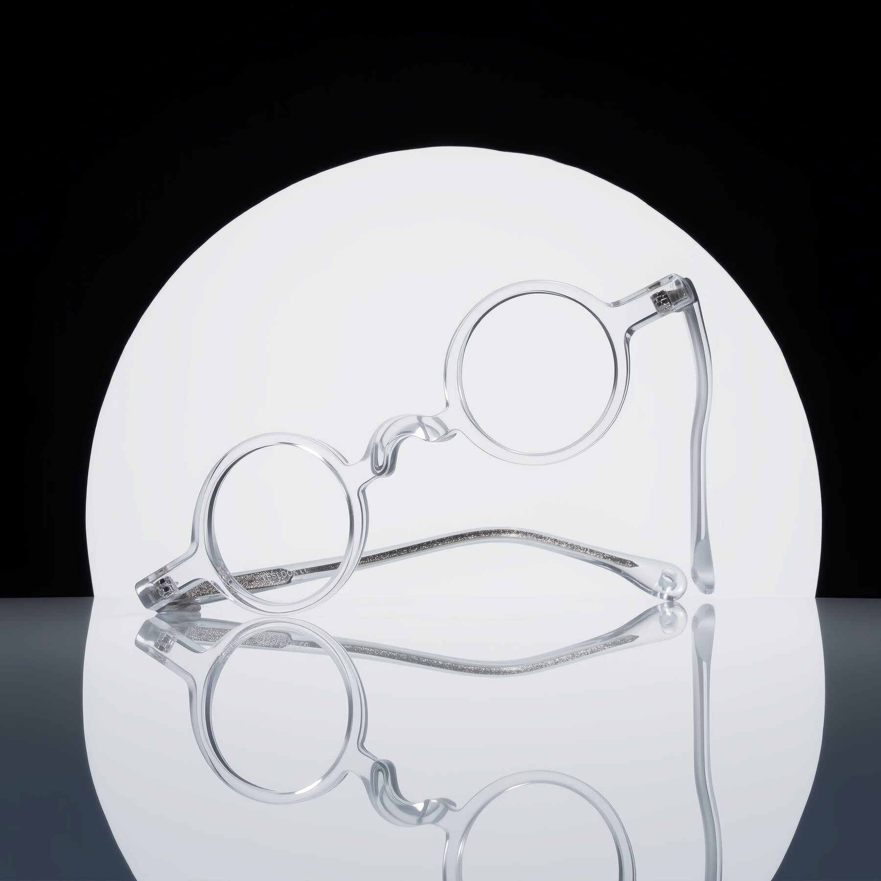 Lifestyle photography #1 of Hominid in Clear with Clear Blue Light Blocking Lenses