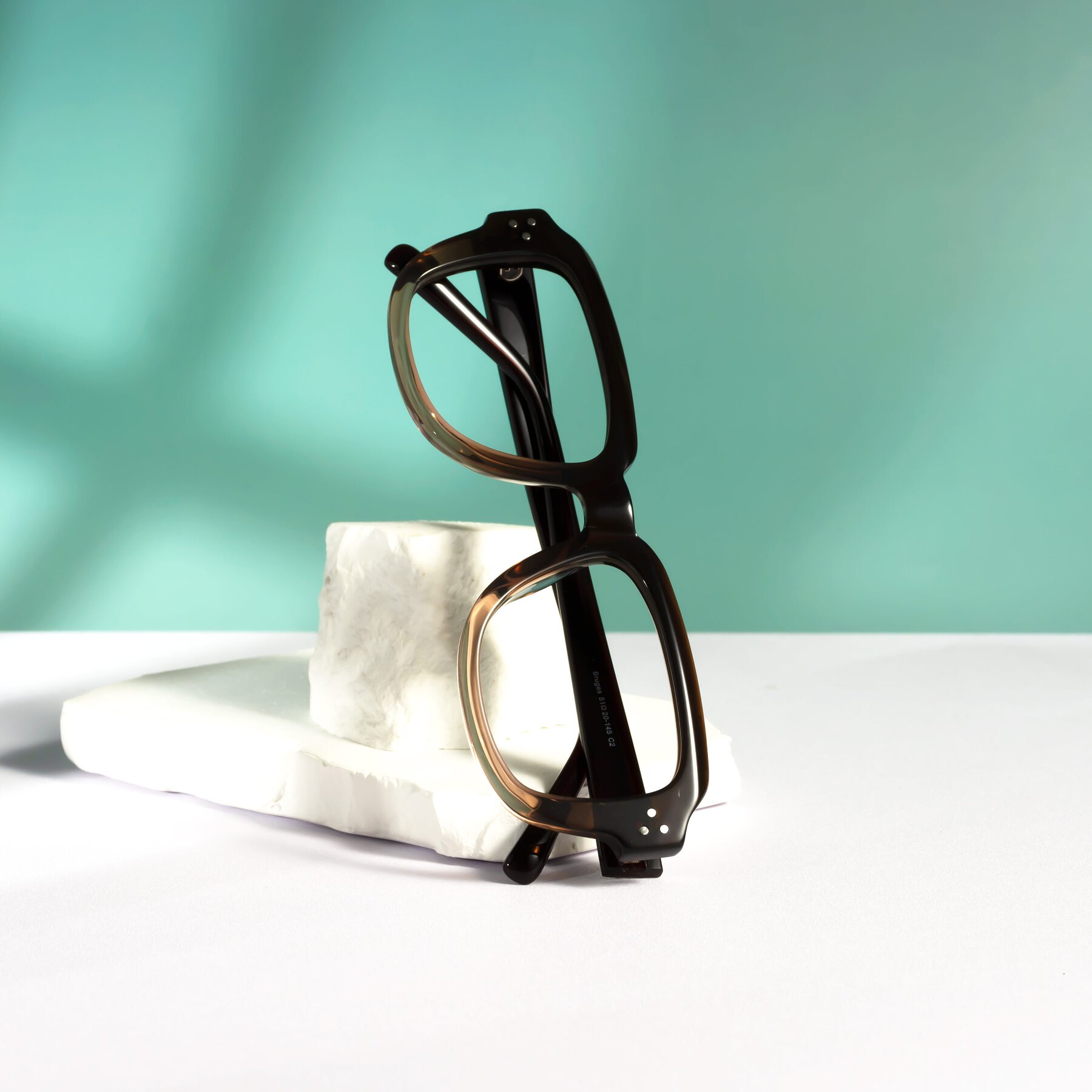 Lifestyle photography #1 of Bruges in Gradient Brown with Clear Eyeglass Lenses
